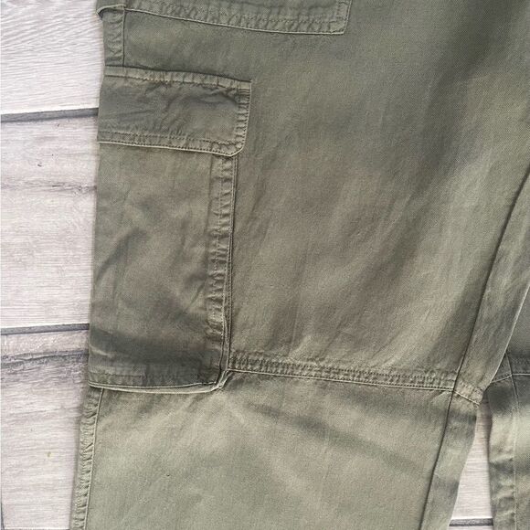 Industry- Linen blend Cargo pants. Size: 12 Color: Olive - Picture 6 of 13